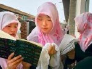 Singapore Mulls Ending Hijab Ban